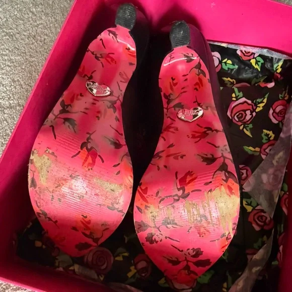 Betsey Johnson Black Platform Wedge Pumps size 9 - Picture 5 of 6